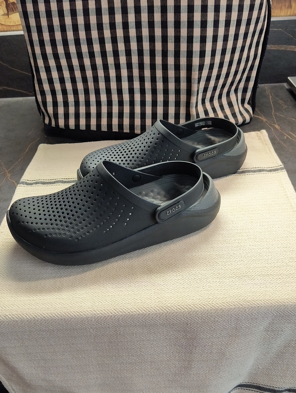 CROCS Women's Black In Motion LiteRide Vented Clogs
